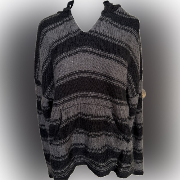 H&M Sweaters - H&M Divided Knit Sweater in Gray and Black